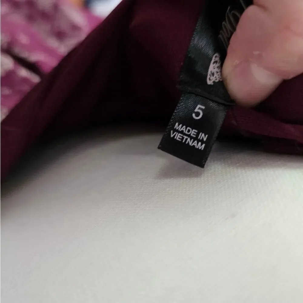 Elegant Burgundy Lace Dress - Picture 8 of 9